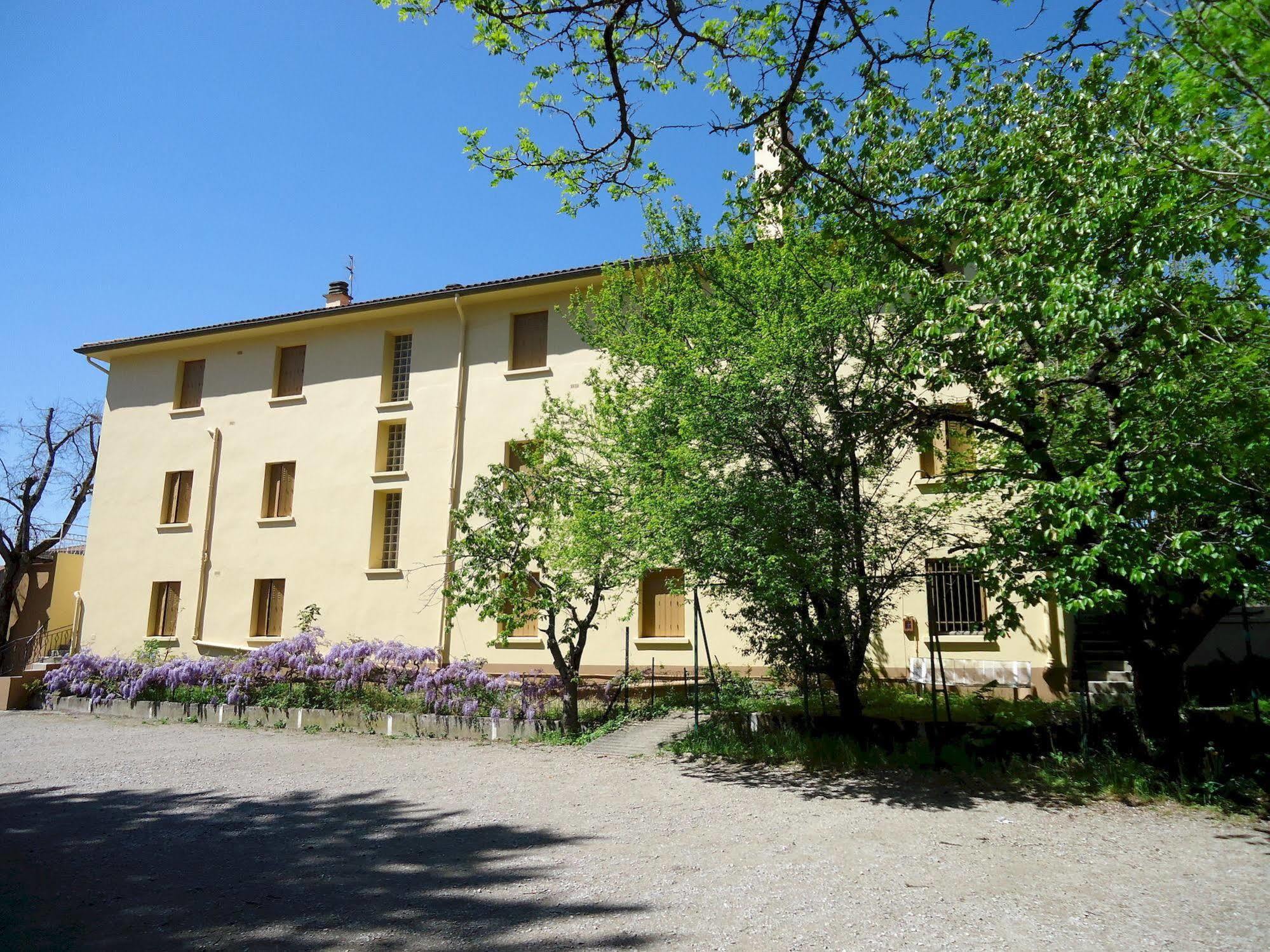 Hotel des Voyageurs Millau Buitenkant foto